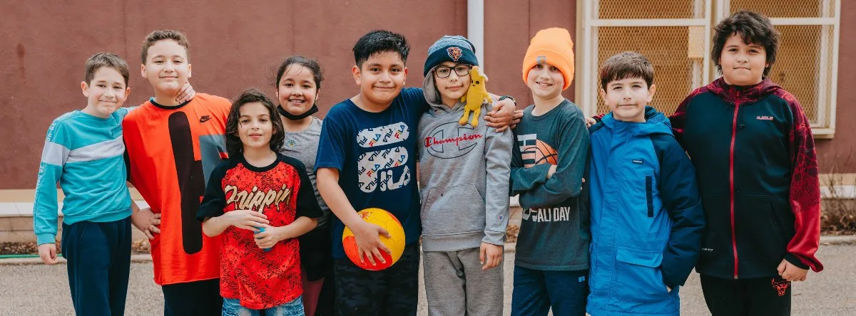 Hitch-group-of-kids